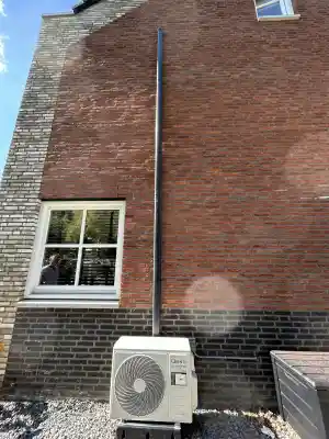 Single split installatie met antraciet omkasting .jpg