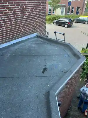 Dak voorzien van nieuwe bitumen dakbedekking.jpg