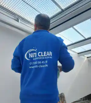 Professionelle Oberlichter- und Glasdachreinigung .jpg