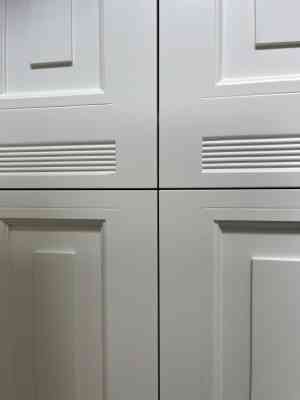 Maatwerk garderobekast in Schiedam met zitting.jpg