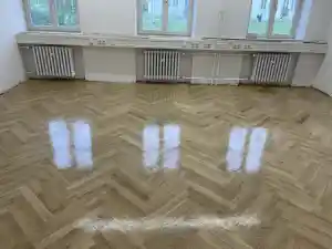 bodenleger_stuttgart-burgholzhof_Akurt_Gebäudereinigung_4.jpg