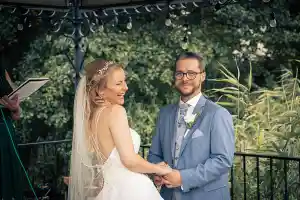 freie-redner_ehndorf_Nerdlich_Heiraten_|_Eure_n(o)erdliche_Traurednerin_2.jpg