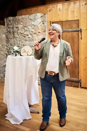 freie-redner_fr%C3%B6hnd_Claudia_Knobel_-_Freie_Rednerin_(IHK)_4.jpg