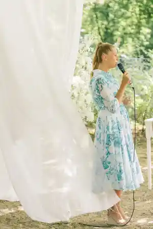 freie-redner_stuttgart_Rebecca_Jäger_-_Traurednerin,_Hochzeitssängerin_und_Sängerin_7.jpg
