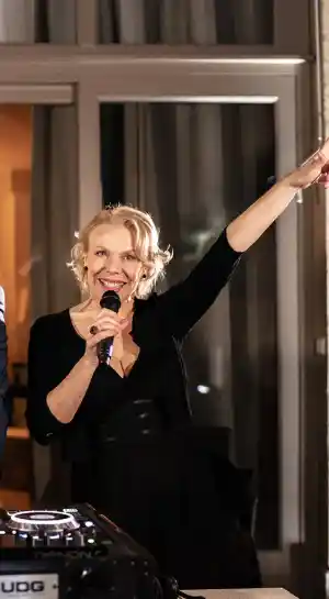 freie-redner_bergisch-gladbach_Freie_Rednerin_und_Sängerin_Sabine_Heil_2.jpg