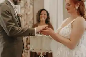 freie-redner_aachen_Janine_Tresemer_-_Traurednerin_&_Hochzeitssängerin_3.jpg