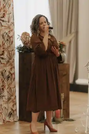 freie-redner_aachen_Janine_Tresemer_-_Traurednerin_&_Hochzeitssängerin_4.jpg