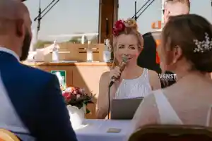 Freie Trauung inkl. Gesang auf der Alster-Barkasse.jpg