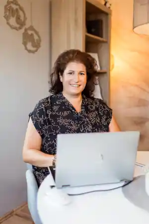 freie-redner_klausen_Freie_Rednerin_(IHK)_Nadine_Wallerath_(Hochzeiten,_Beerdigungen,_Kinderwillkommensfeste)_7.jpg