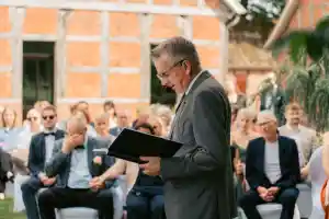 freie-redner_l%C3%B6ningen_Trauredner_Stefan_-_Freie_Trauungen_-_Hochzeitsredner_3.jpg