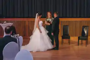 freie-redner_heideblick-w%C3%BCstermarke_Freie_Rednerin_Katja_Schade_|_Hochzeit_|_Trauung_|_Trauer_|_KiWi_|_Moderation_7.jpg