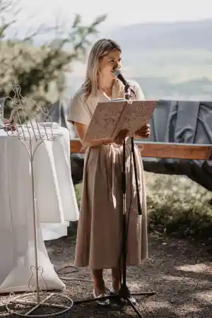 freie-redner_l%C3%BCgde_Freie_Rednerin_Anna_Fasse_4.jpg
