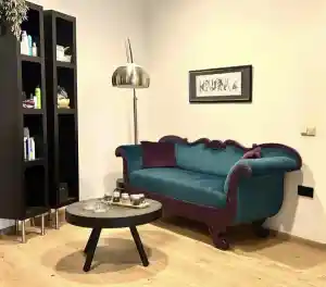 Klassieke bank op nieuw gestoffeerd .jpg
