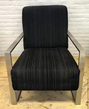Fauteuil op nieuw gestoffeerd .jpg