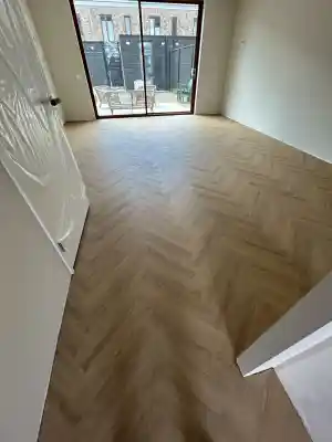 Vloeren trappen egaliseren.jpg