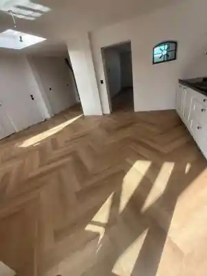 Vloeren trappen egaliseren.jpg