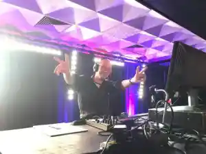 dj_hamburg_DJ_Dona_-_Groove_+_Vibes_DJ_4.jpg