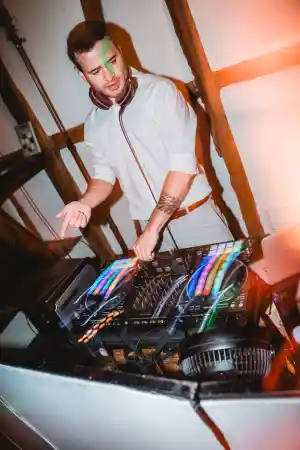 dj_k%C3%B6ln_DJ_Adrian_-_Hochzeits-_und_Event-DJ_2.jpg