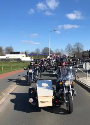 uitvaartverzorger_nieuwleusen_Puur_Afscheid_Uitvaartverzorging_|_Janine_van_Braam_4.jpg