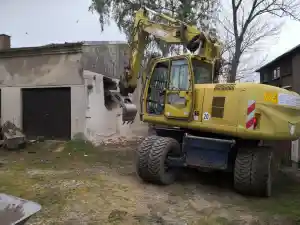 Abbruch LKW Garagen.jpg