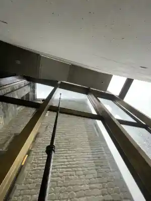 Sint Baafs kerk- crypte + glas binnenkant reinigen..jpg