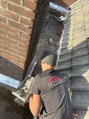 Lood vervangen van een schoorsteen op een plat dak.jpg