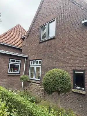 ✨ Houtwerk volledig gerenoveerd en geschilderd! 🎨🏡.jpg