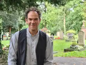 freie-redner_esslingen-am-neckar_Stefan_Fisahn_/_Trauerredner_/_freier_Redner_/_Trauredner_/_Impro-Schauspieler_2.jpg