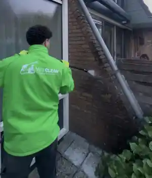 Uitvoering van professionele gevelreiniging .jpg