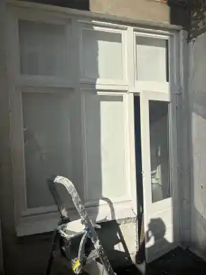 Hoogglans lakken ramen en houtrotreparatie.jpg