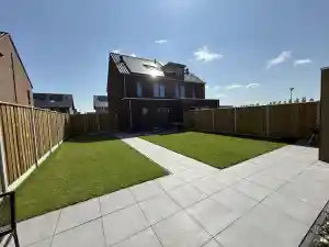 Complete achtertuin aangelegd..jpg