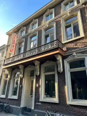 Glasreiniging bij Habbekrats in Hasselt - Streeploos en professioneel .jpg