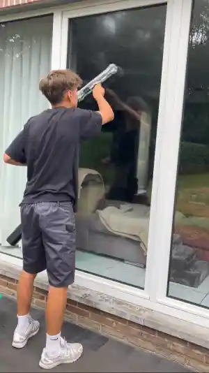 Project in As – Ramen & Poortreiniging Bij een particulier.jpg