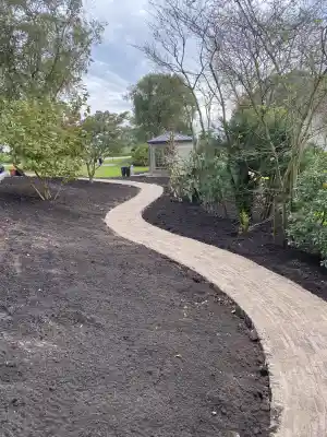 Herstraten traptreden en pad langs huis.jpg