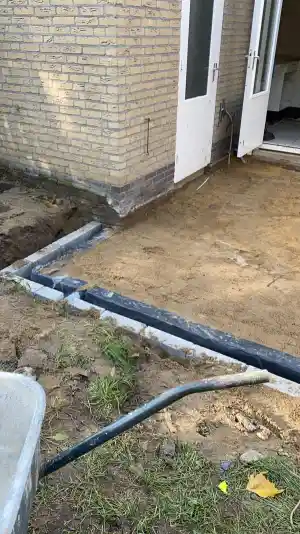 Fundering & Vloerafwerking in de tuin.jpg