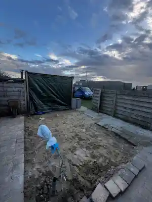 Tuinhuisje en Betonnen vloer verwijderd.jpg
