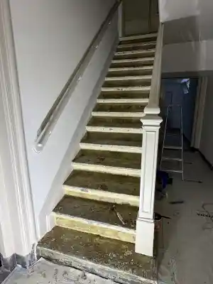 Schilderwerk trap in woning.jpg
