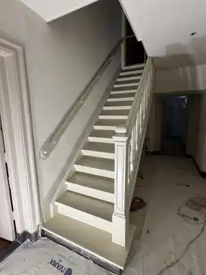 Schilderwerk trap in woning.jpg