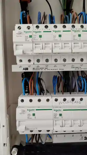 elektricien_diksmuide_De_Zutter,_Jeffrey_JDZ_Services_4.jpg
