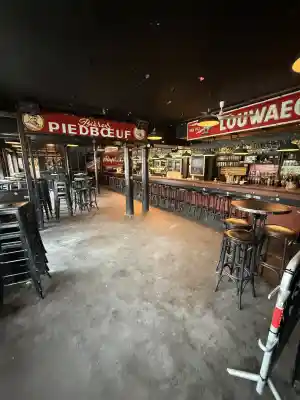 Schoonmaak bar des Amis Gent .jpg