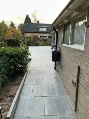 Terras aanleg 600x600 tegels en L elementen .jpg