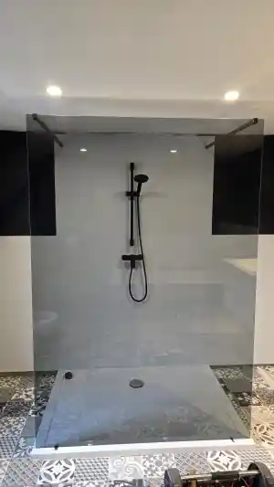 achterkamer omgebouwd tot moderne badkamer.jpg