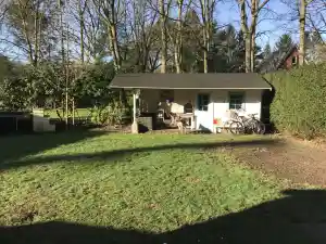 Tuinhuis 3x3 binnen + 3x3 overdekt / voor en zijkant met dakoverhang.jpg