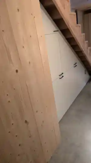 kast en technische ruimte onder keldertrap.jpg