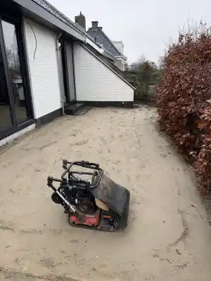 Ophogen bestrating terras Bleijswijk.jpg