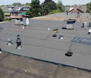 2 woningen voorzien van nieuwe bitumen dakbeddeking.jpg