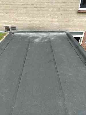 Nieuwe bitumen dak en gevel lood vervangen.jpg