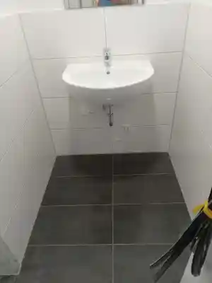 BAU- und Grundreinigung von Hallen und Büros zur Inbetriebnahme. .jpg