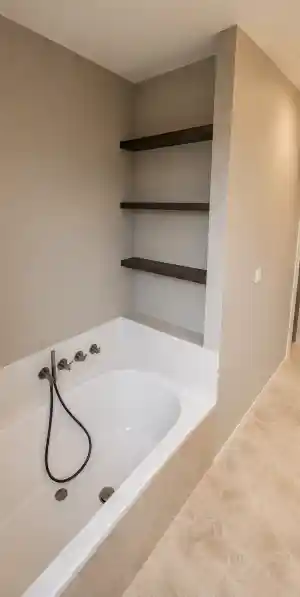 Kantoorruimte en badkamer.jpg