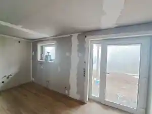 Kinderzimmer Farblich abgesetzt. Wohnung mit Raufaser tapeziert..jpg